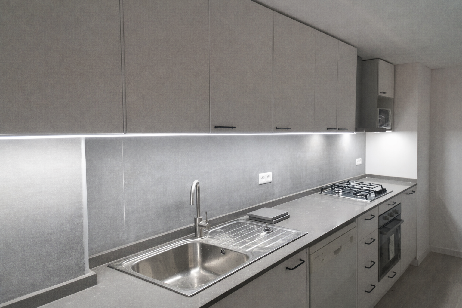 Reforma de cocina moderna en Alicante realizada por Reformas Clerc